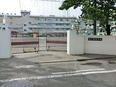 Junior high school. 414m to the Kawasaki Municipal the Southern nurse junior high school