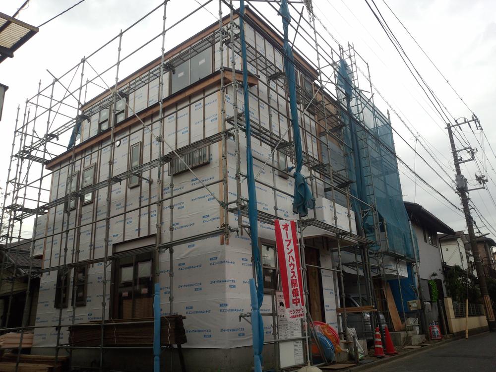 Local appearance photo. Local (12 May 2013) Shooting