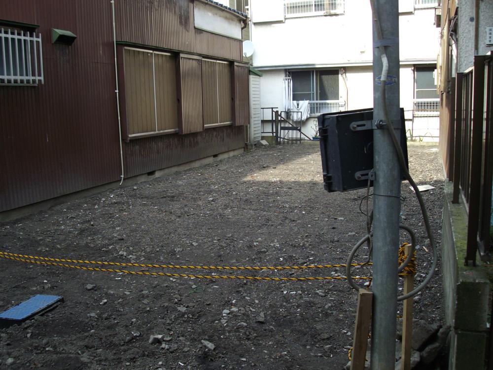 Local photos, including front road. Local (11 May 2013) Shooting