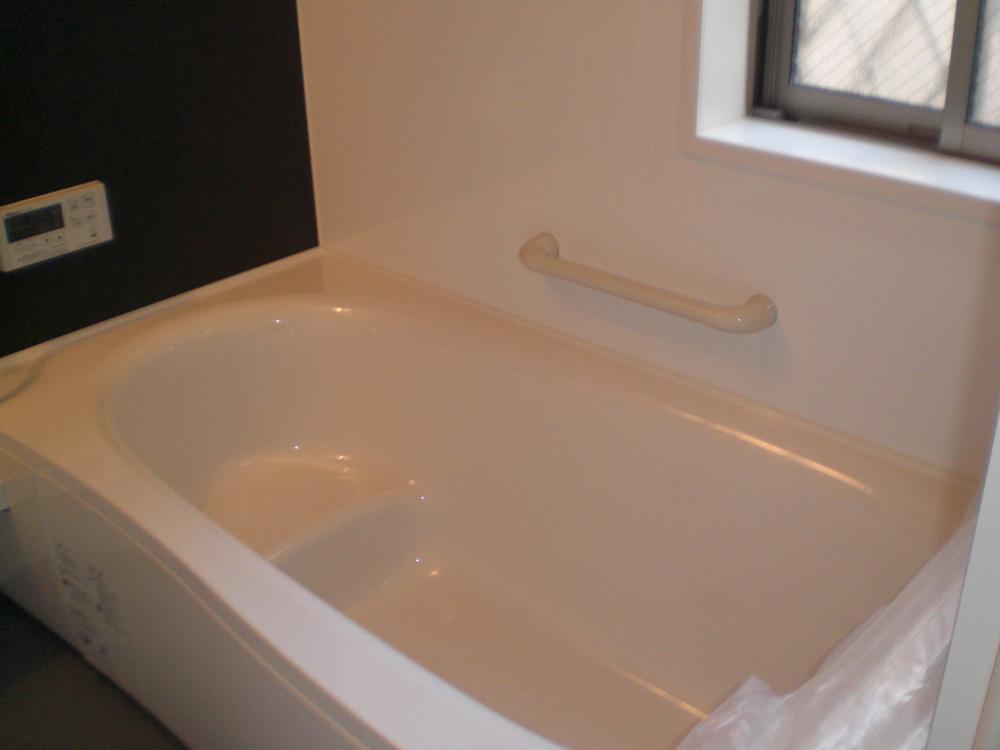 Bathroom. Tub of hard insulation specifications missed the heat. Saving energy costs and the number of times also to reduce reheating