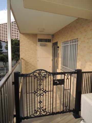 Entrance. Escort porch