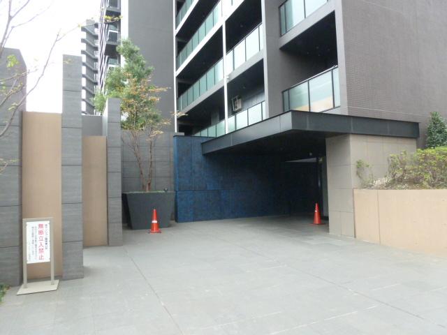 Entrance. Common areas