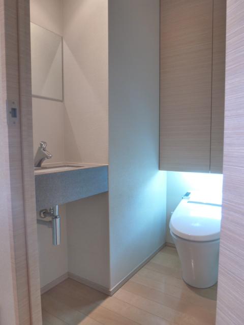 Toilet. Indoor (12 May 2013) Shooting
