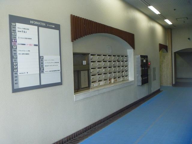 Entrance.  [The entrance] Management system is good!