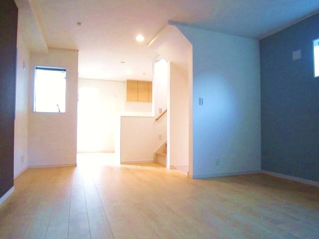 Living. Indoor (10 May 2013) Shooting, Is LDK17.2 Pledge of leeway.