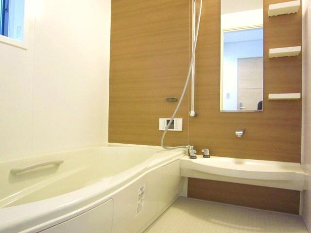 Bathroom. Indoor (10 May 2013) Shooting, This is a system bus of 1 square meters size with bathroom dryer.