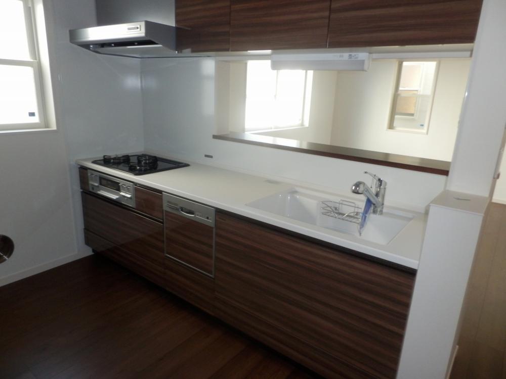 Kitchen. Indoor (11 May 2013) Shooting