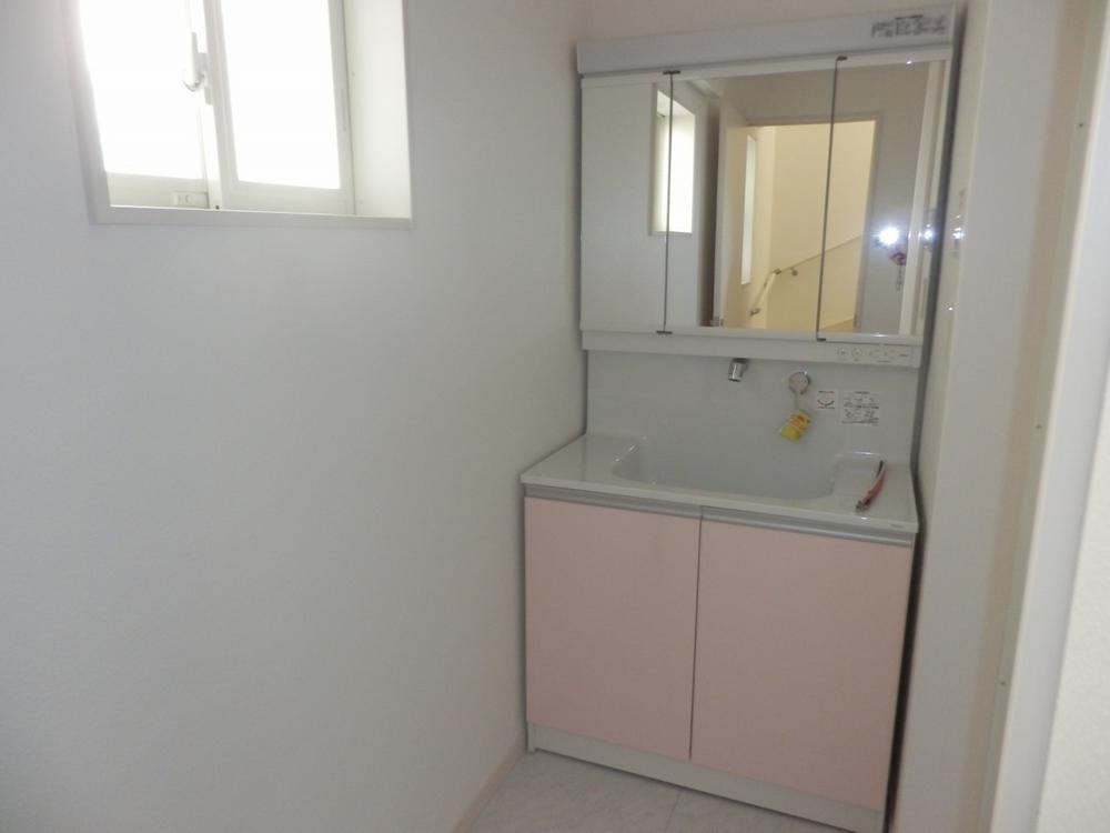 Wash basin, toilet. Indoor (11 May 2013) Shooting