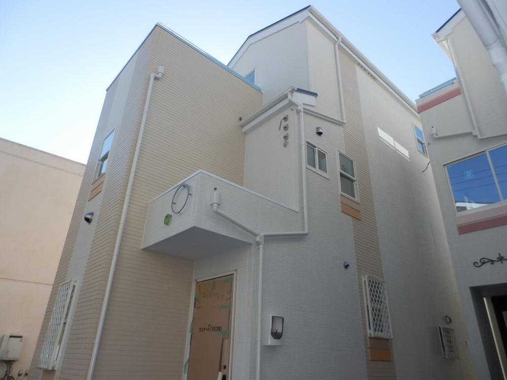 Local photos, including front road. Appearance (November 2013) Shooting