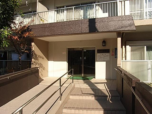 Entrance. Common areas