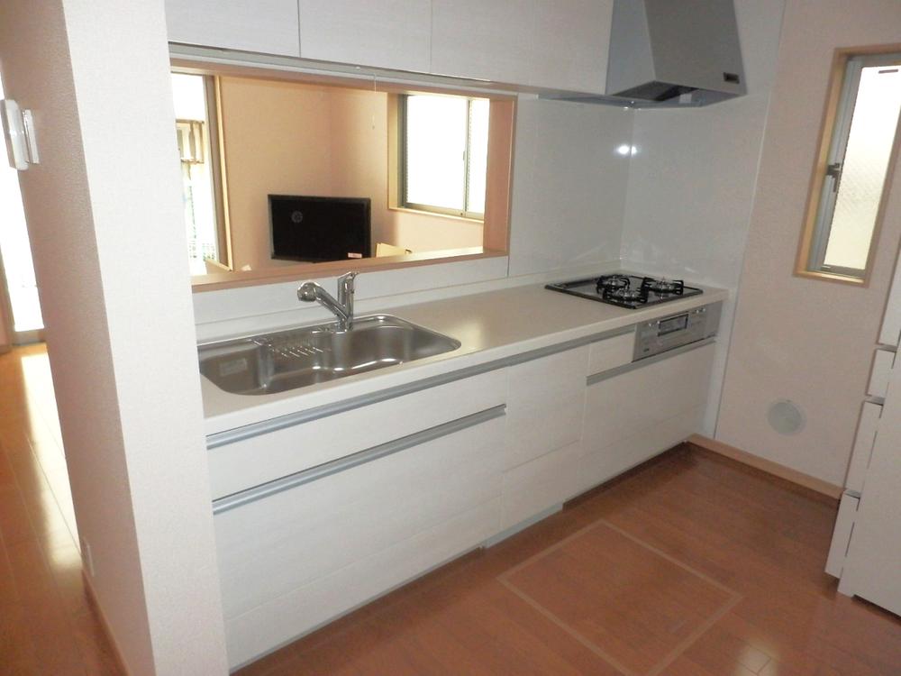 Kitchen. System kitchen floor housed attractive bathed in gentle light! Indoor (12 May 2013) Shooting