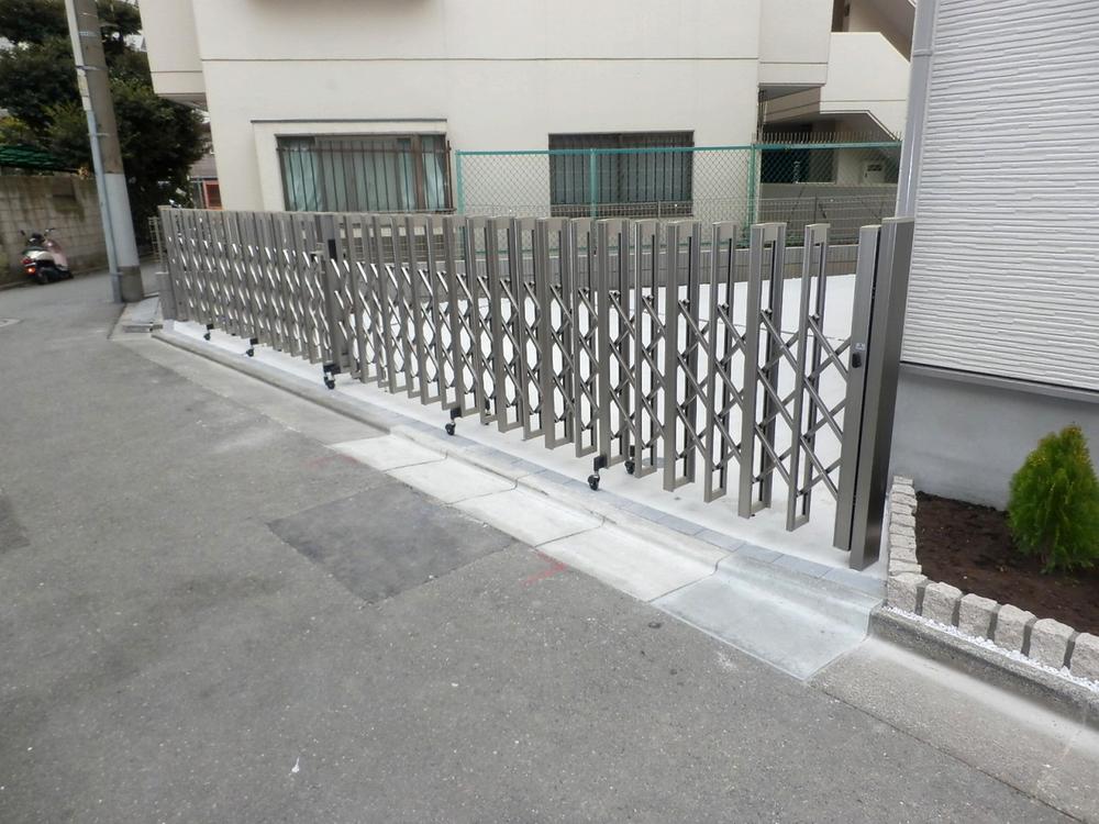 Other local. Peace of mind in the sliding gate! Local (12 May 2013) Shooting