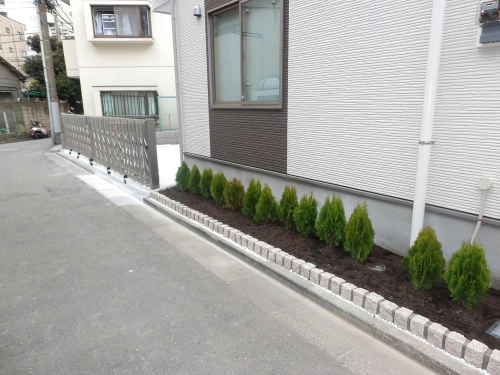 Other local. Gardening space attractive! Local (12 May 2013) Shooting