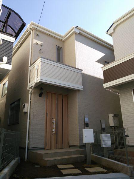 Local appearance photo. B Building appearance (2013 December shooting)