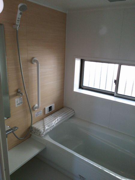 Bathroom. B Building bathroom (2013 December shooting)