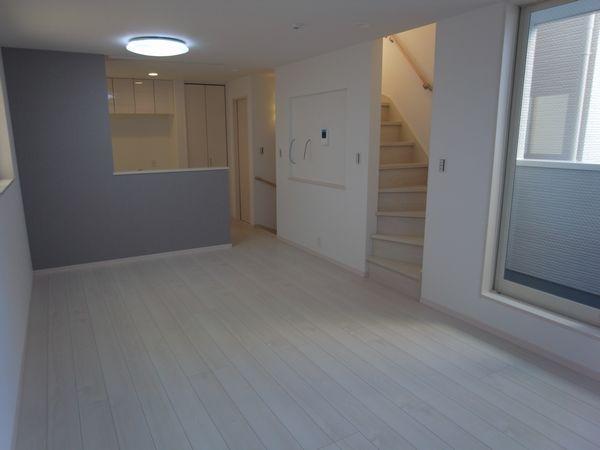 Living. Living (C Building: 2013 November shooting)