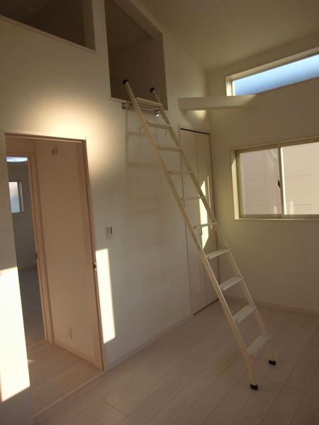 Non-living room. Loft with a Western-style (C Building: 2013 November shooting)