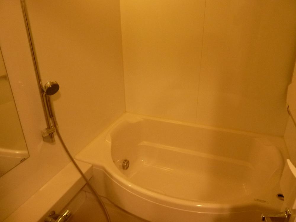 Bathroom. Please be restful and rejuvenating tired in the bath.
