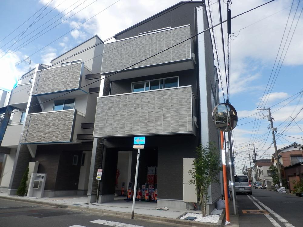 Local appearance photo. Local (10 May 2013) Shooting A Building appearance