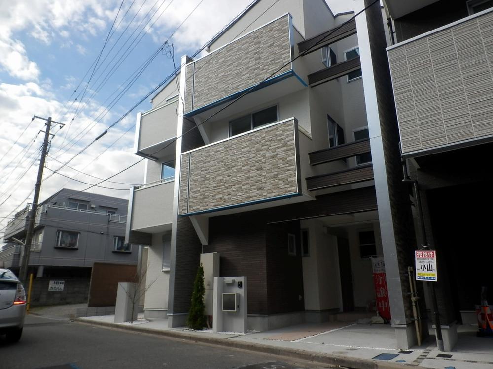 Other local. Local (10 May 2013) Shooting B Building appearance