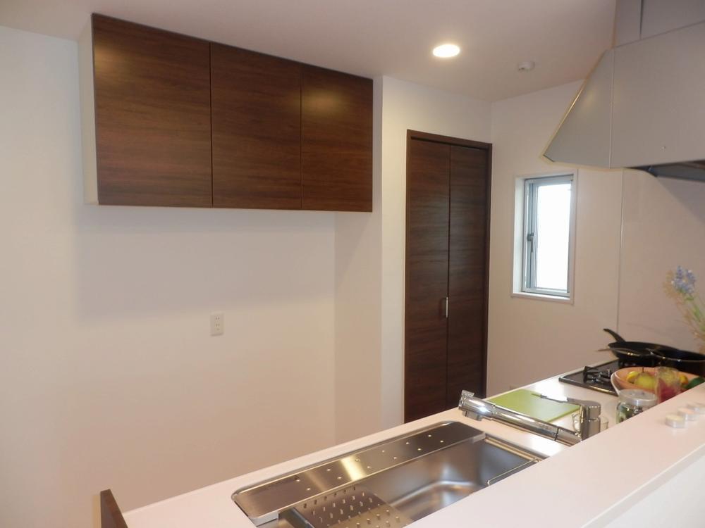 Kitchen. ※ Kitchen is a picture. The popular face-to-face kitchen, It is with a dishwasher.