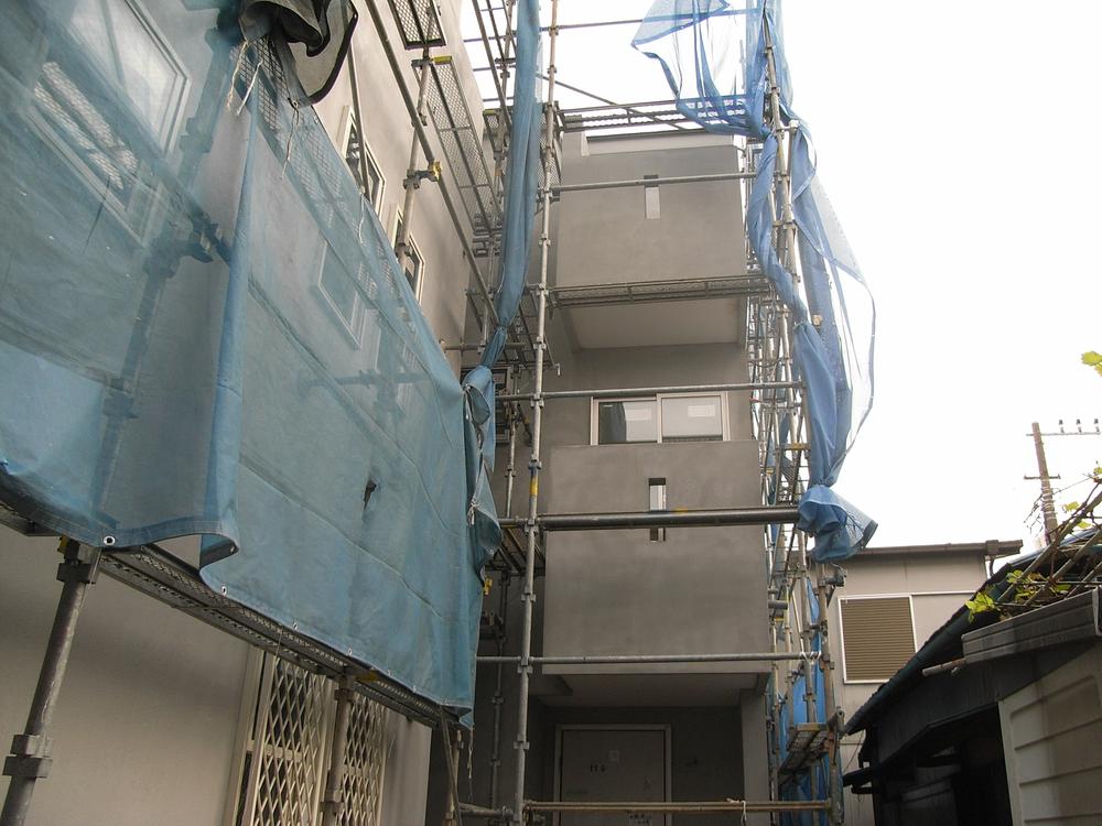 Local appearance photo. Tes floor heating and facilities such as high-efficiency water heater also enhance!