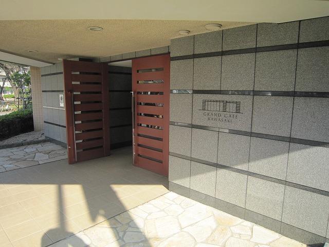 Entrance. Common areas