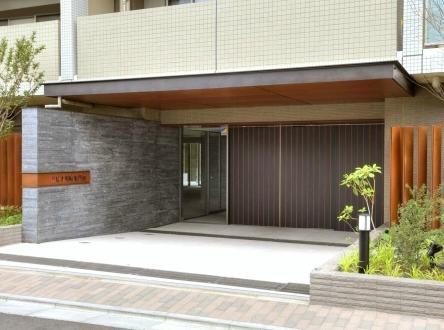 Entrance. Common areas