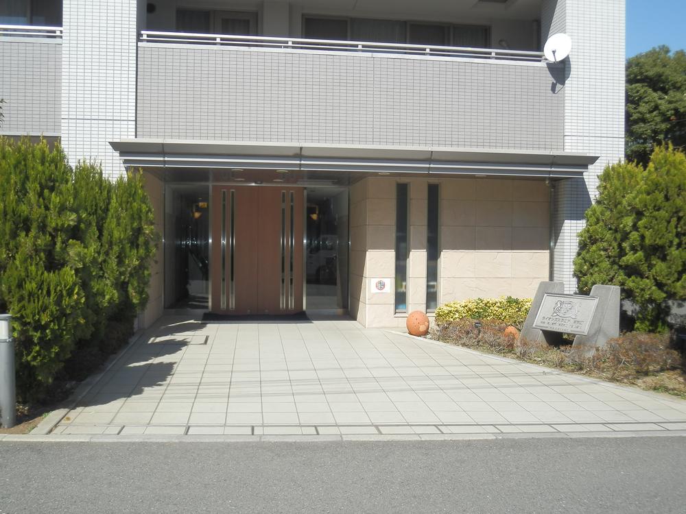 Entrance. Common areas
