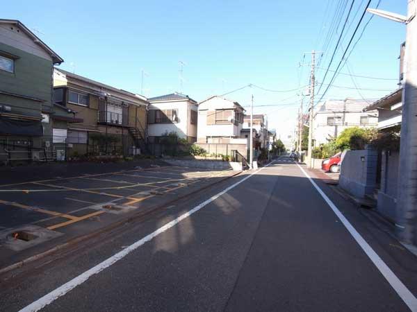 Local photos, including front road. Local (2013 November shooting)