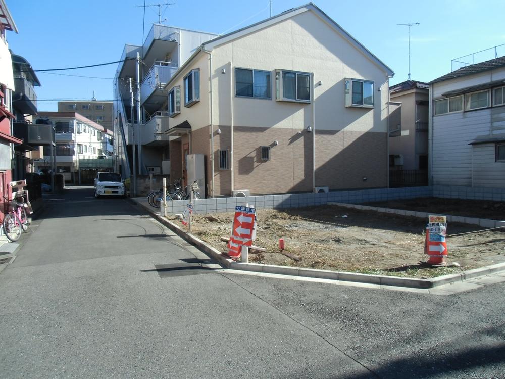 Local photos, including front road. Local (12 May 2013) Shooting