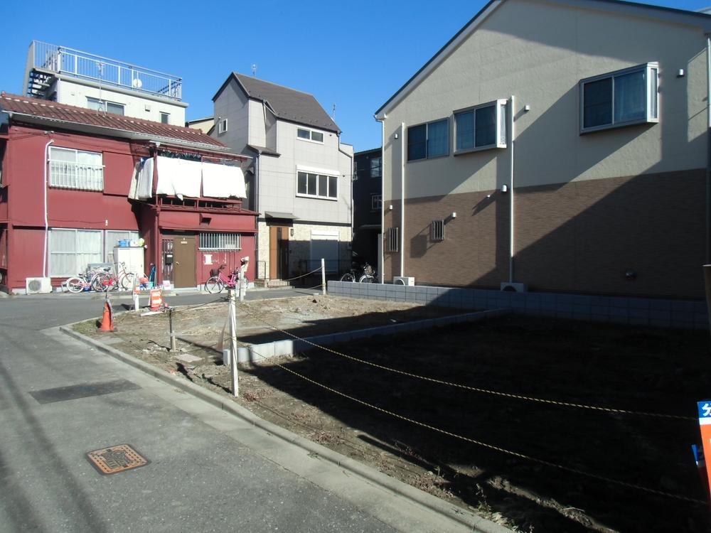 Local photos, including front road. Local (12 May 2013) Shooting