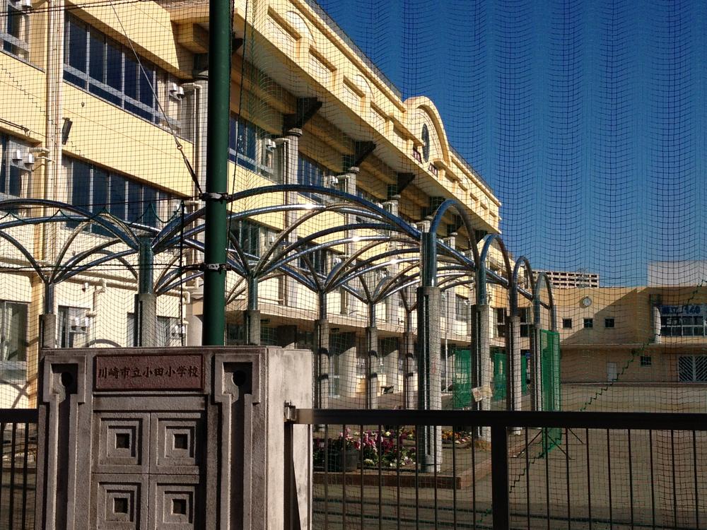 Primary school. Neighboring Oda Elementary School