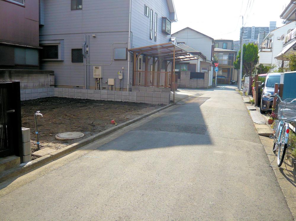 Local photos, including front road. Local (10 May 2013) Shooting