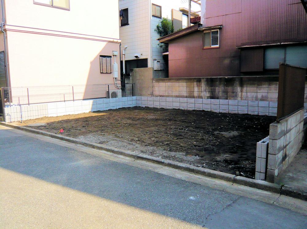 Local photos, including front road. Local (10 May 2013) Shooting