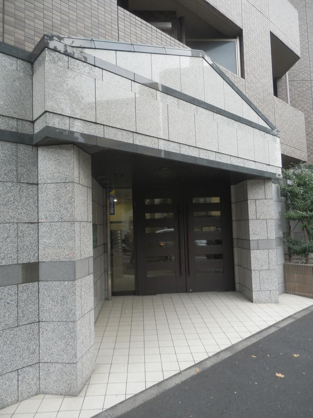 Entrance. Common areas