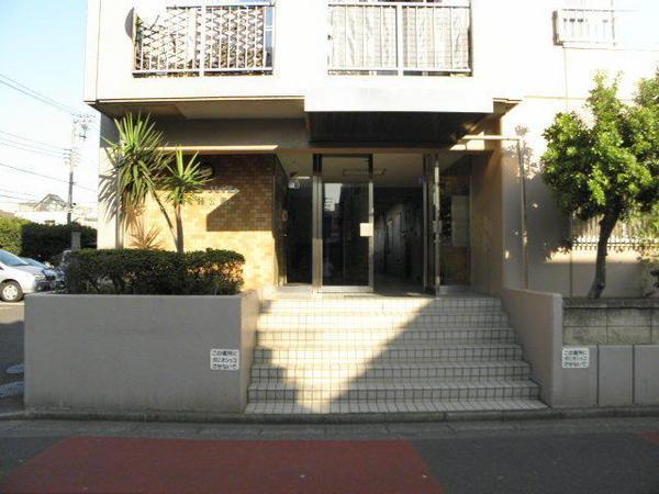 Entrance. Common areas