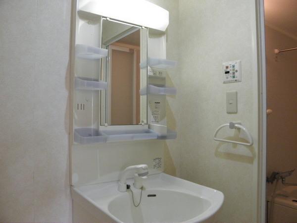Wash basin, toilet
