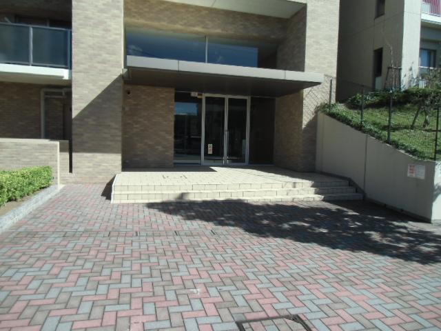 Entrance. Common areas
