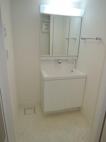 Wash basin, toilet