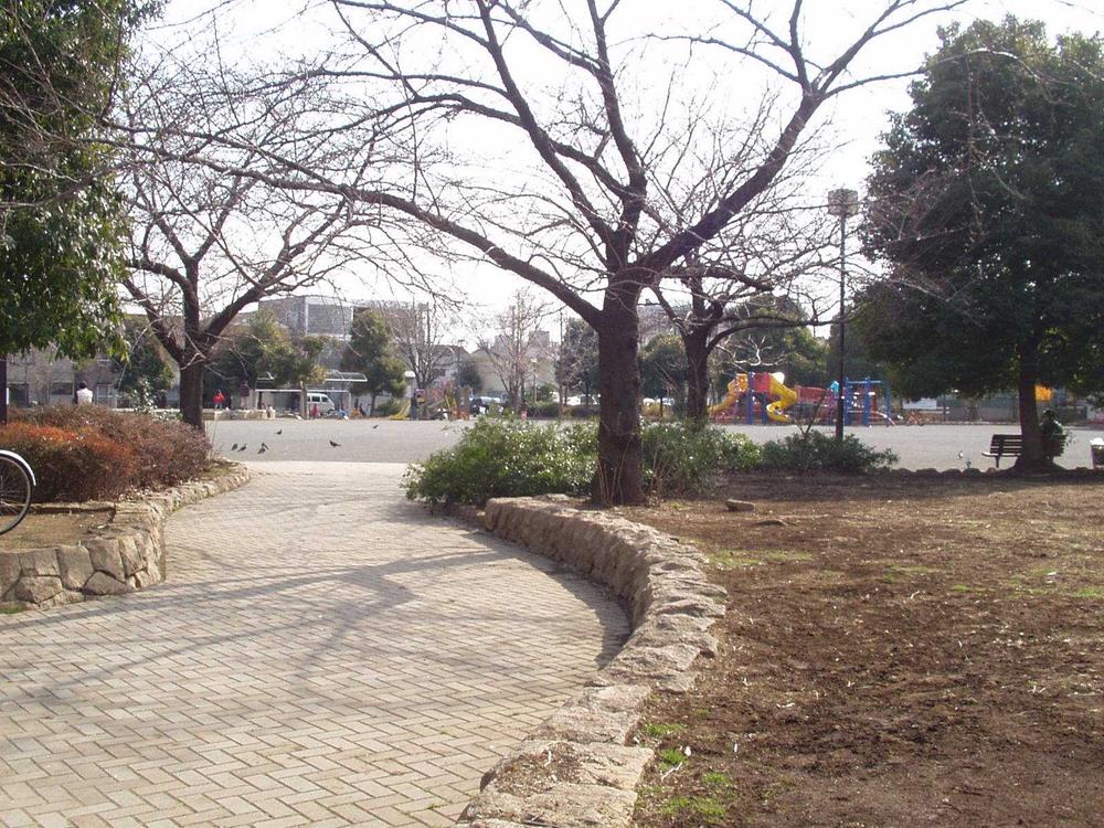 park. 180m until Wataridashin the town park