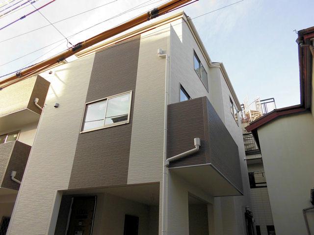 Local appearance photo. Local (12 May 2013) Shooting