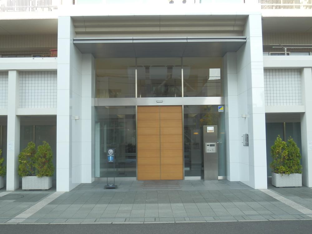 Entrance. Common areas