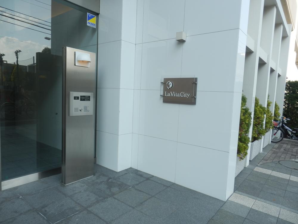 Entrance. Common areas