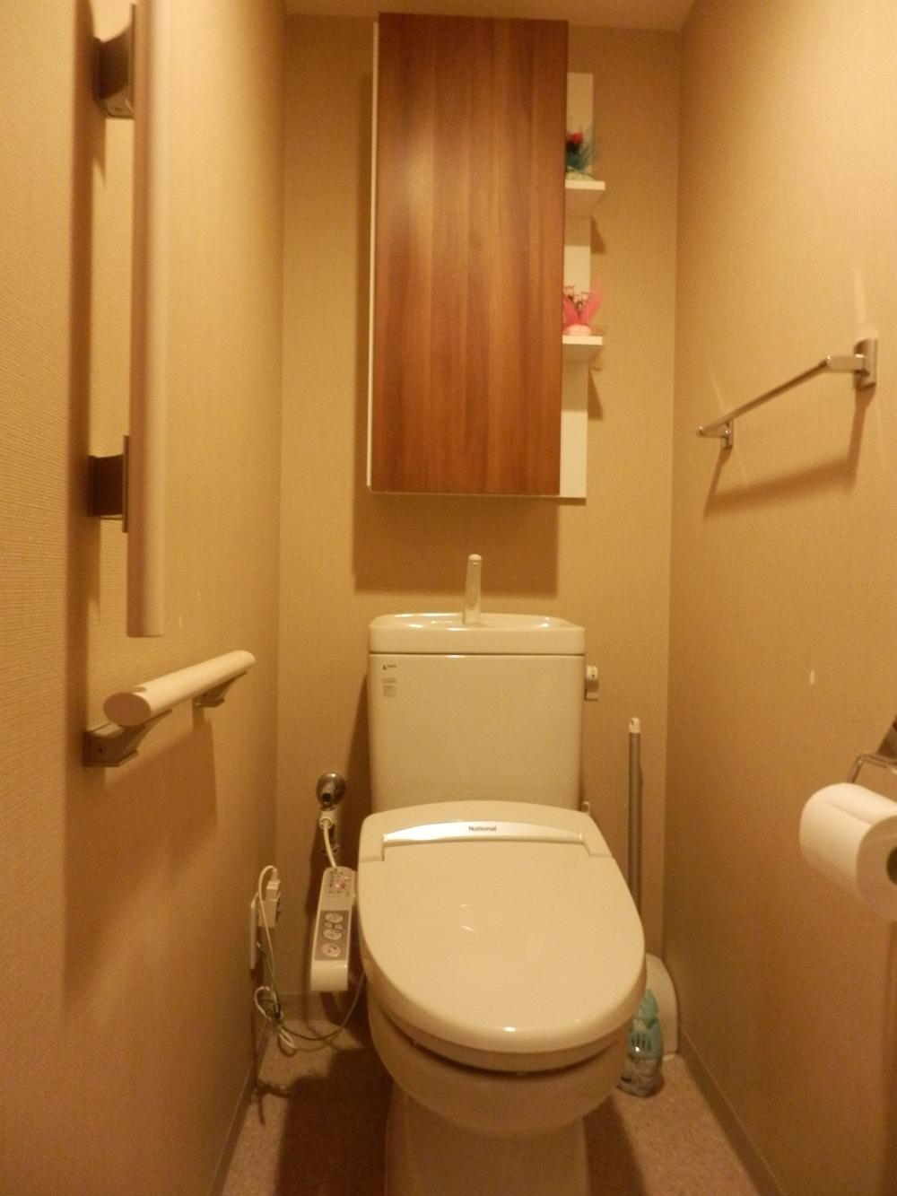 Toilet. Indoor (11 May 2013) Shooting ※ Fixtures and the like in the publication are not included in the sale price