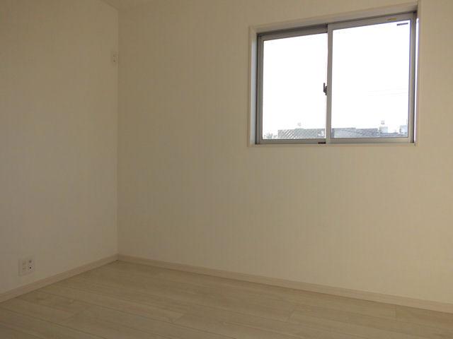 Non-living room. Indoor (11 May 2013) Shooting