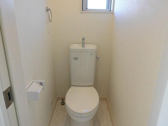 Toilet. Indoor (11 May 2013) Shooting