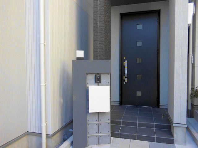 Entrance. Local (11 May 2013) Shooting