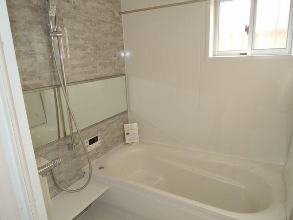 Bathroom. C Building bathroom (2013 December shooting)