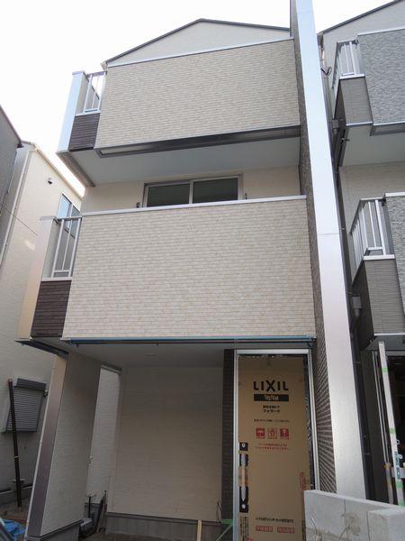 Local appearance photo. D Building appearance (2013 December shooting)